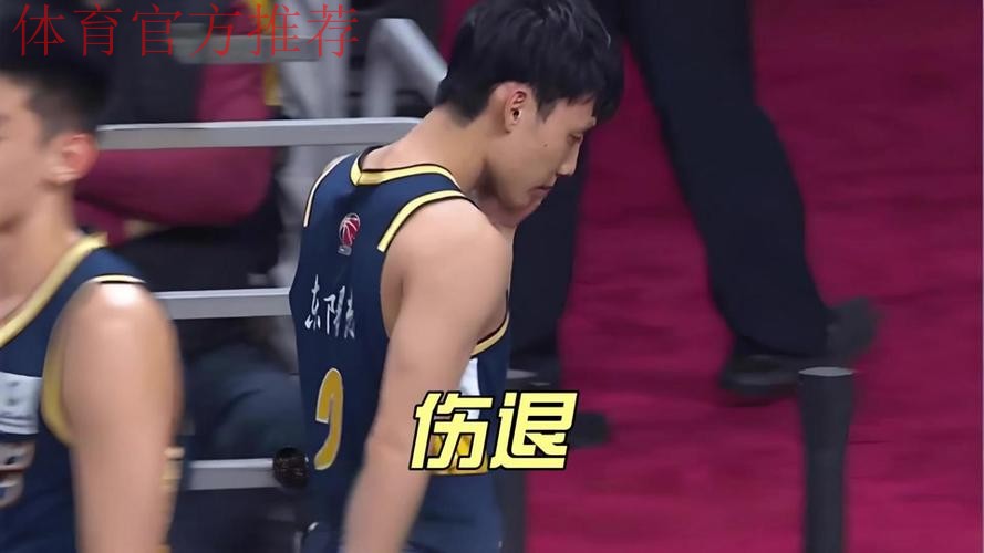 首战广东曝巨大隐患！徐杰伤退引进攻崩盘，最后希望寄予麦考尔了